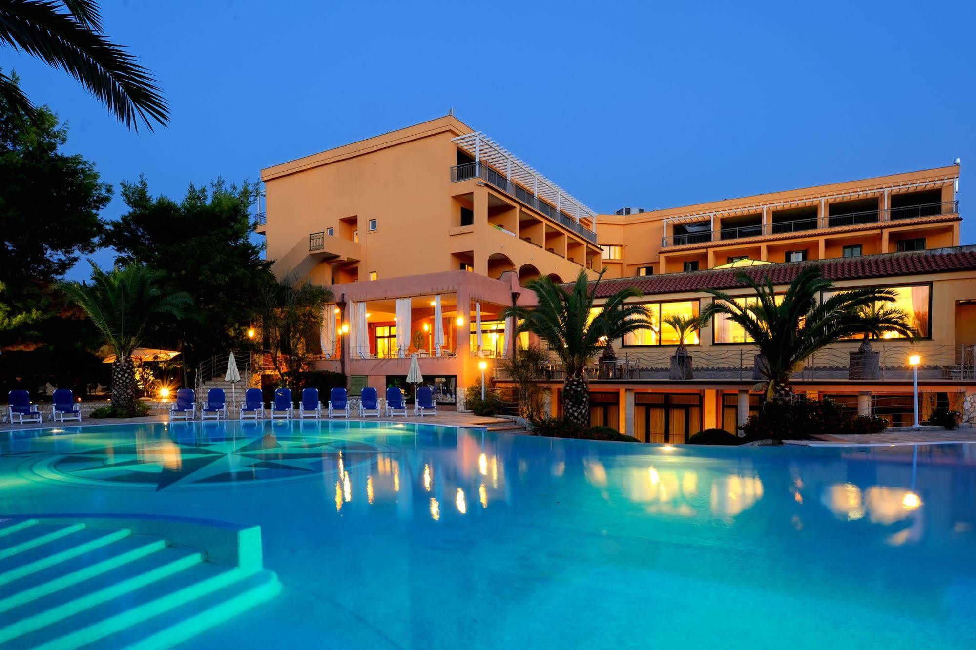 Hotel I Melograni Vieste Esterno foto
