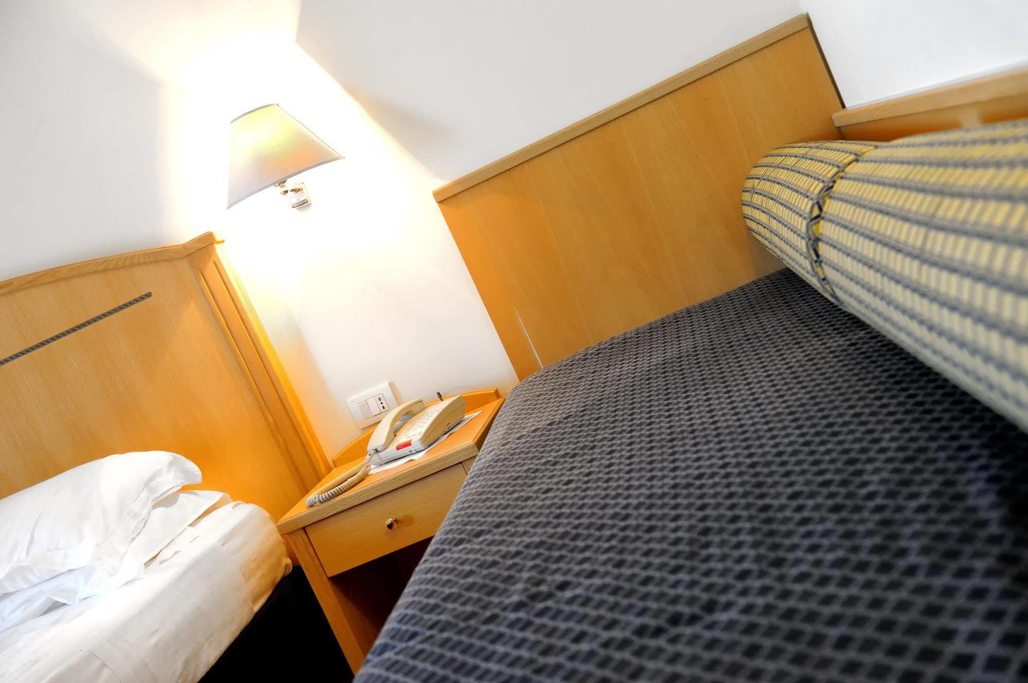 Hotel I Melograni Vieste Esterno foto