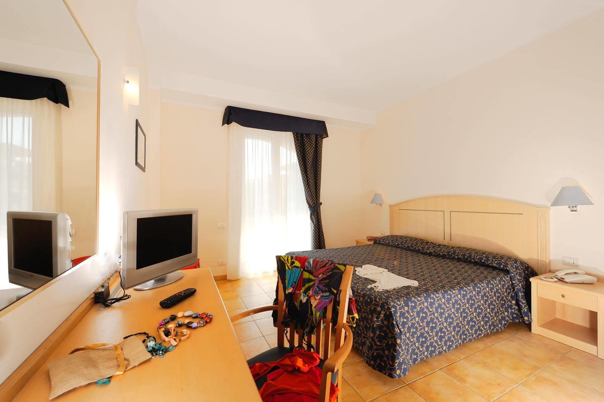 Hotel I Melograni Vieste Esterno foto