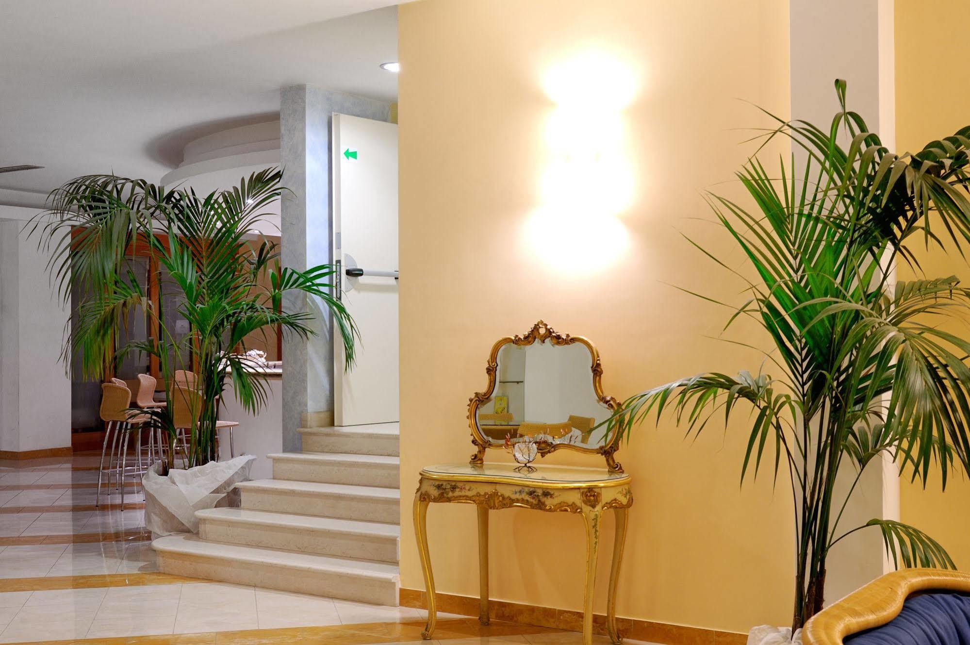 Hotel I Melograni Vieste Esterno foto