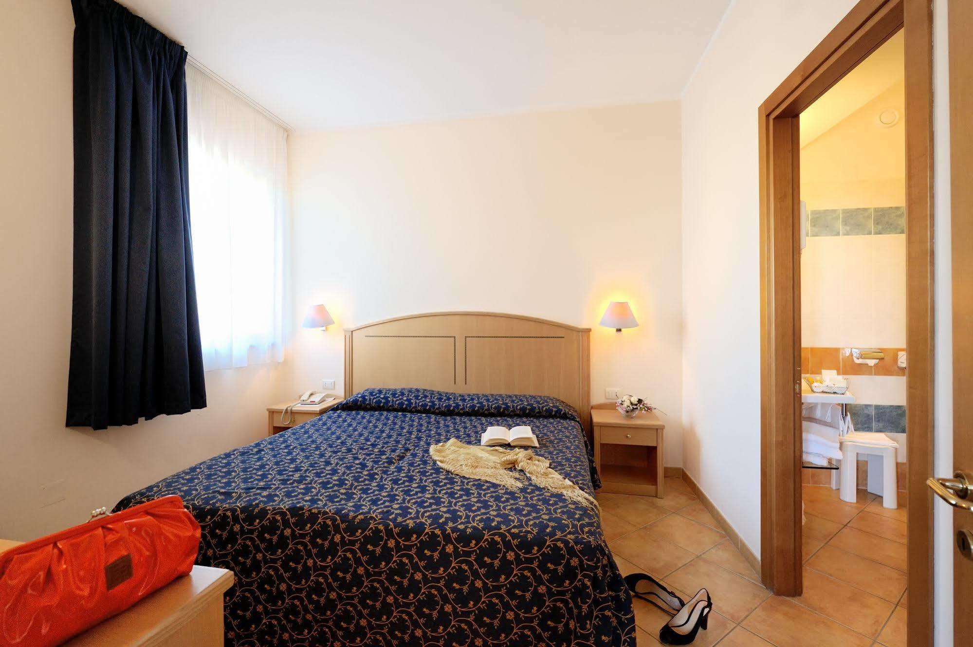 Hotel I Melograni Vieste Esterno foto