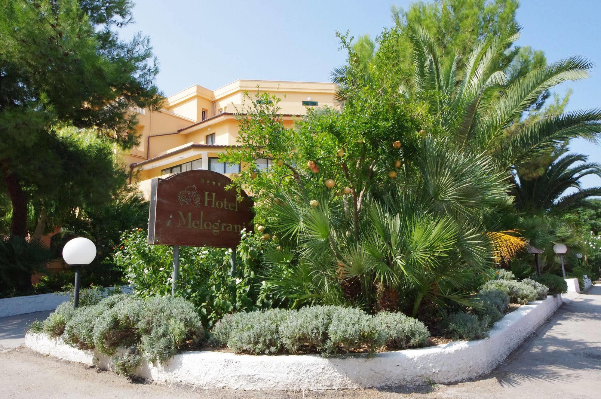Hotel I Melograni Vieste Esterno foto